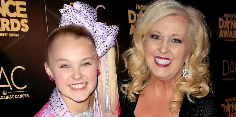 JoJo Siwa with her mother Jessalynn Siwa at a public event JoJo Siwa with her mother Jessalynn Siwa at a public event