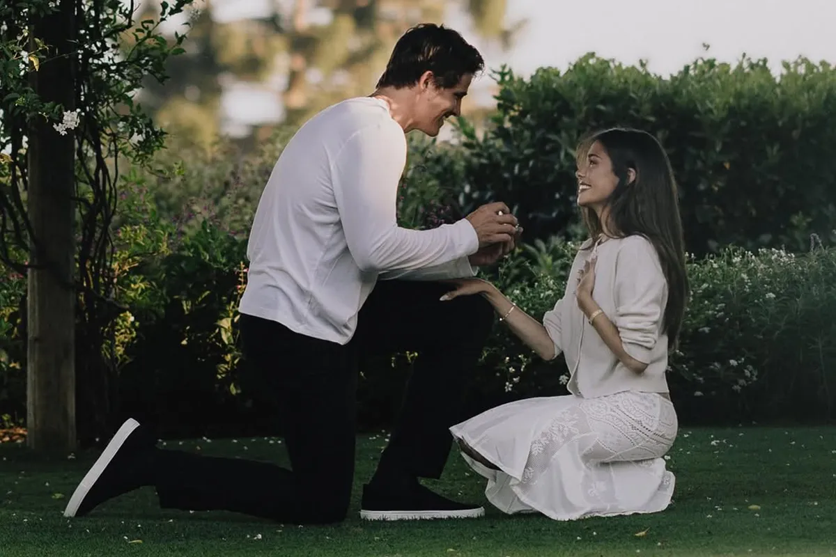Justin Herbert proposes to Madison Beer. Mark Deleon Justin Herbert proposes to Madison Beer. Mark Deleon